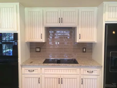 60757 Willow Creek Loop, Bend, OR 97702 photo 13