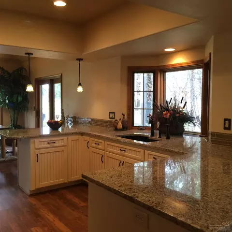 60757 Willow Creek Loop, Bend, OR 97702 photo 3
