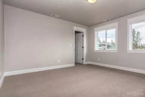 19537 Sager Loop, Bend, OR 97702 photo 14