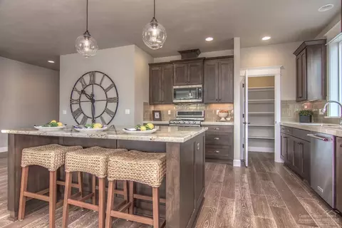 19537 Sager Loop, Bend, OR 97702 photo 9
