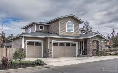 19537 Sager Loop, Bend, OR 97702 photo 2