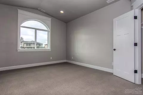 19537 Sager Loop, Bend, OR 97702 photo 16