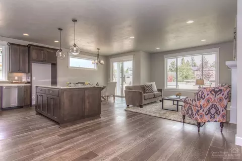 19537 Sager Loop, Bend, OR 97702 photo 6