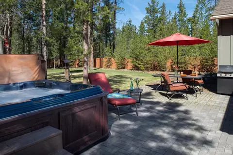 55645 Swan Rd, Bend, OR 97707 photo 2