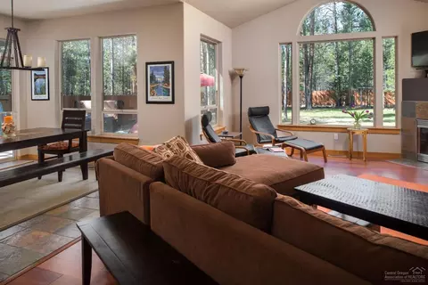 55645 Swan Rd, Bend, OR 97707 photo 4