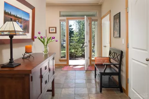 55645 Swan Rd, Bend, OR 97707 photo 3