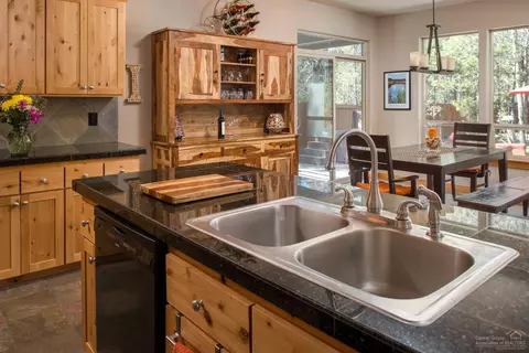 55645 Swan Rd, Bend, OR 97707 photo 5
