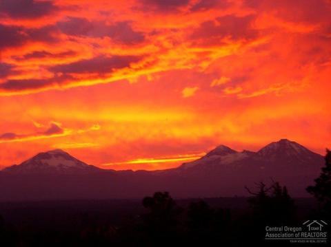65710 Mariposa Ln, Bend, OR 97701 photo 2