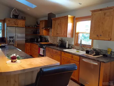 67360 Harrington Loop, Bend, OR 97703 photo 7