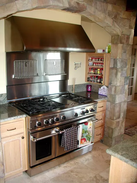 63635 NW Johnson Rd, Bend, OR 97703 photo 4