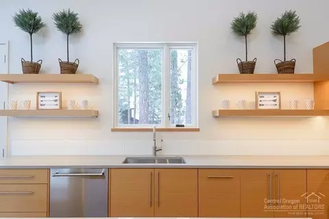 61450 Blurton Ct, Bend, OR 97702 photo 7