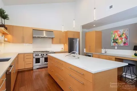 61450 Blurton Ct, Bend, OR 97702 photo 3