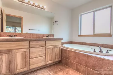 61102 Halley St, Bend, OR 97702 photo 16