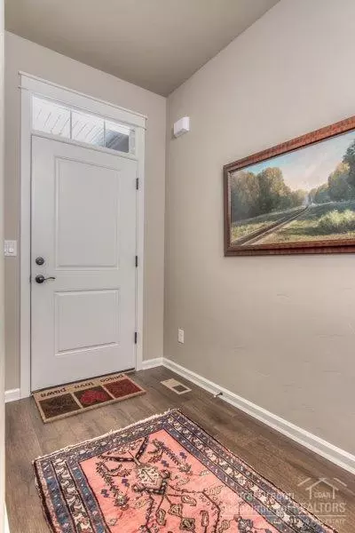 60363 Hedgewood Ln, Bend, OR 97702 photo 3