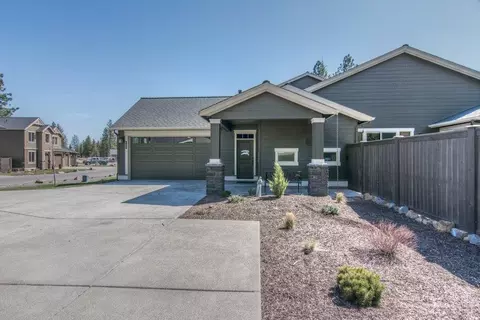 60363 Hedgewood Ln, Bend, OR 97702 photo 2