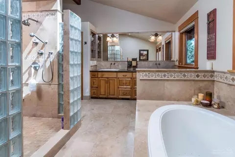 2912 NW Celilo, Bend, OR 97703 photo 17