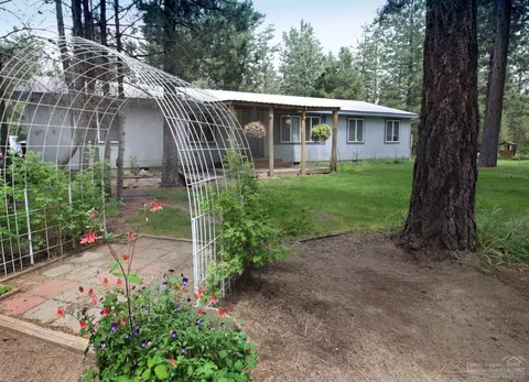 15854 Twin Dr, La Pine, OR 97739 photo 1