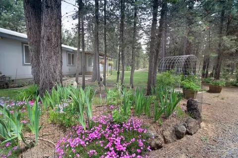 15854 Twin Dr, La Pine, OR 97739 photo 2