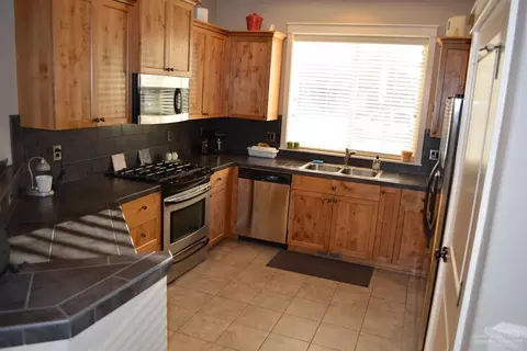 63113 Dakota Dr, Bend, OR 97701 photo 2