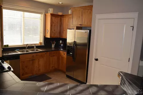 63113 Dakota Dr, Bend, OR 97701 photo 3