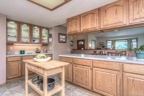 64771 Saros, Bend, OR 97701 photo 11