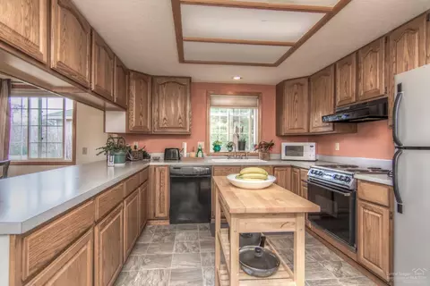 64771 Saros, Bend, OR 97701 photo 10