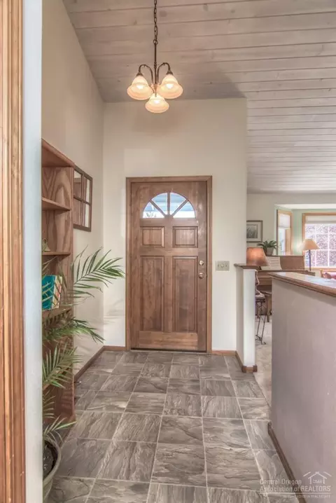 64771 Saros, Bend, OR 97701 photo 4