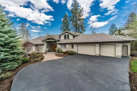 19570 Green Lakes Loop, Bend, OR 97702 photo 2