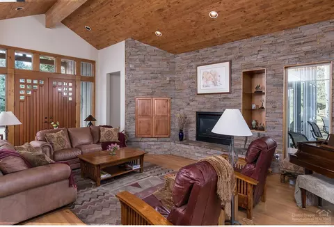 19570 Green Lakes Loop, Bend, OR 97702 photo 3