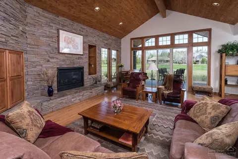 19570 Green Lakes Loop, Bend, OR 97702 photo 4