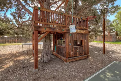 61954 Rawhide Dr, Bend, OR 97702 photo 9
