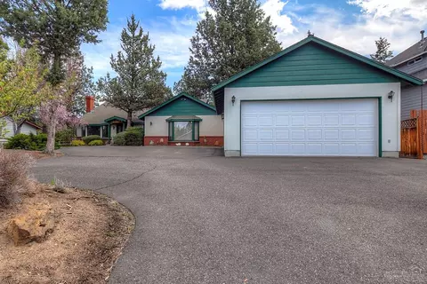 61954 Rawhide Dr, Bend, OR 97702 photo 3