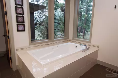 2855 NW Perlette Ln, Bend, OR 97703 photo 14
