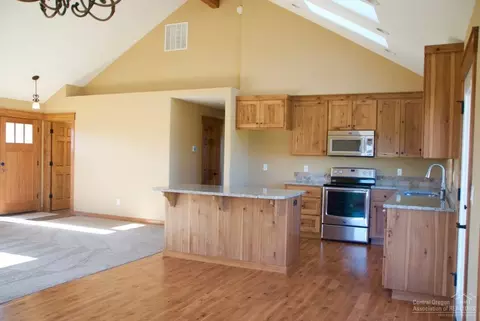 62740 Fremont Rd, Bend, OR 97701 photo 3