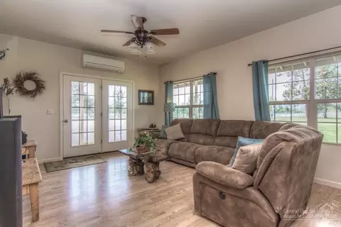 65610 Cline Fls, Bend, OR 97703 photo 3