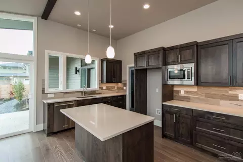1871 NW Fields St, Bend, OR 97703 photo 6