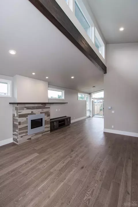 1871 NW Fields St, Bend, OR 97703 photo 3