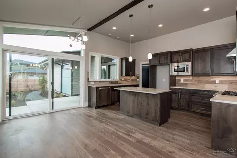 1871 NW Fields St, Bend, OR 97703 photo 8