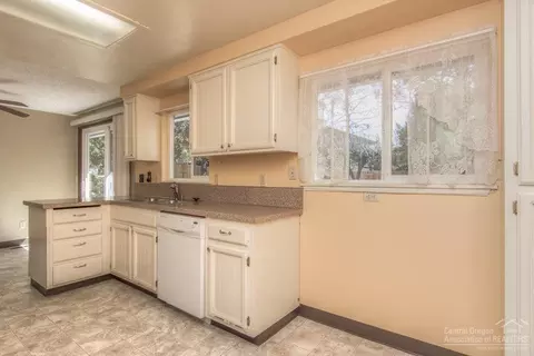 21309 Keyte Rd, Bend, OR 97701 photo 12