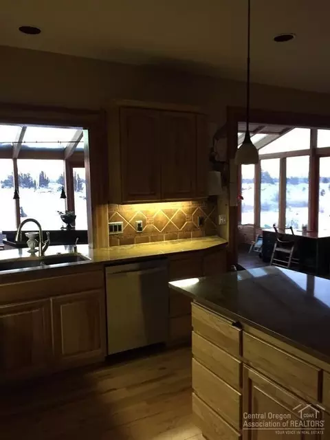 62105 Torkelson Rd, Bend, OR 97701 photo 5