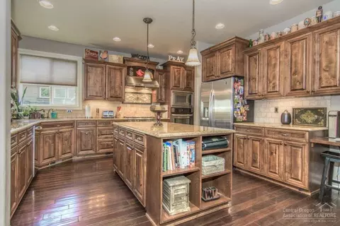 20090 Stonegate Dr, Bend, OR 97702 photo 2