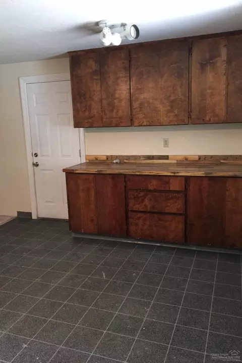 15920 Frances Ln, La Pine, OR 97739 photo 4