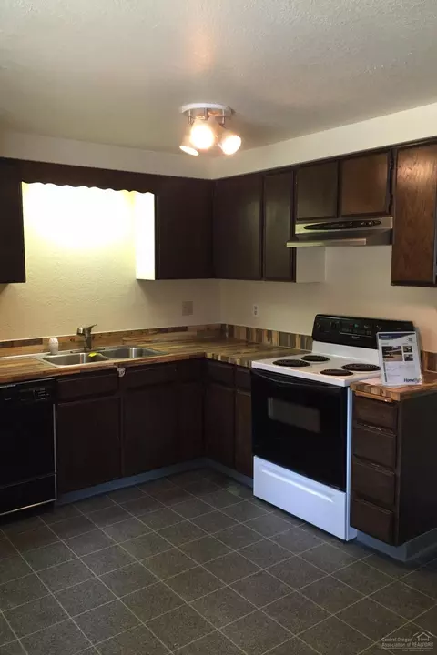 15920 Frances Ln, La Pine, OR 97739 photo 3