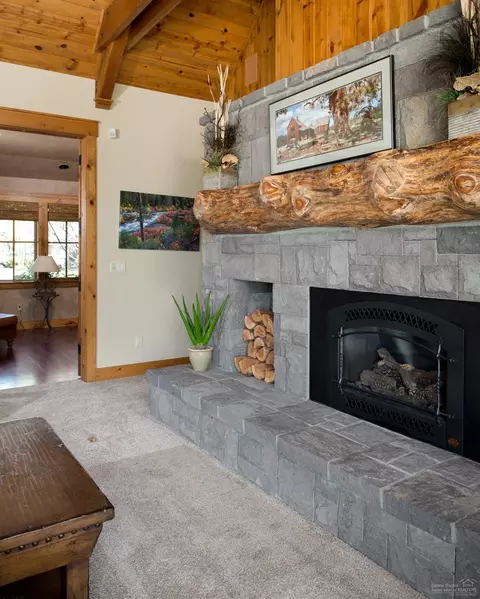 17443 Canoe Camp Dr, Bend, OR 97707 photo 4
