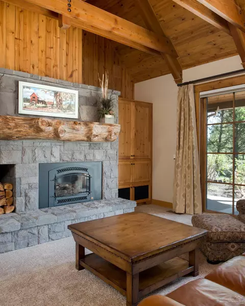 17443 Canoe Camp Dr, Bend, OR 97707 photo 1