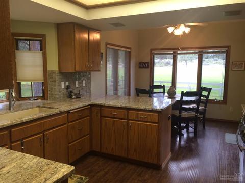 60741 Willow Creek Loop, Bend, OR 97702 photo 2