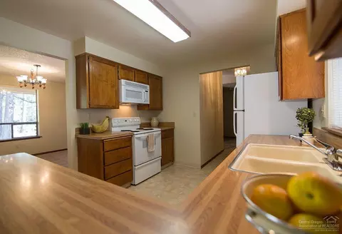20745 Blacksmith Cir, Bend, OR 97702 photo 7