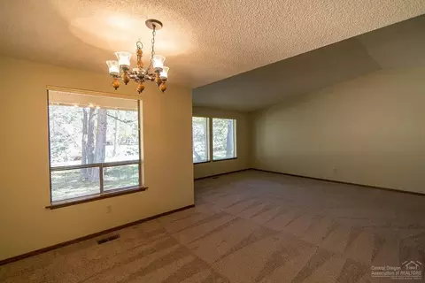 20745 Blacksmith Cir, Bend, OR 97702 photo 5