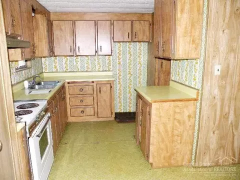 53719 Bridge Dr, La Pine, OR 97739 photo 2