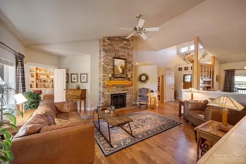 21407 Bradetich Loop, Bend, OR 97701 photo 4